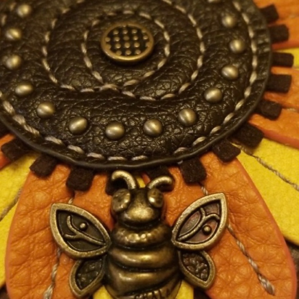 Honey Bee Sunflower Coin Purse/Key Chain - Picture 2 of 5